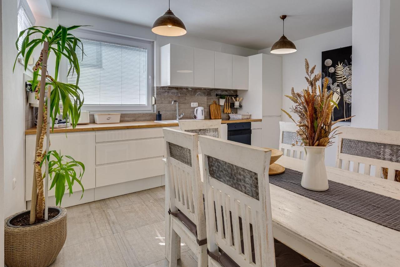 Apartments Juraj เพทรอซาเน ภายนอก รูปภาพ