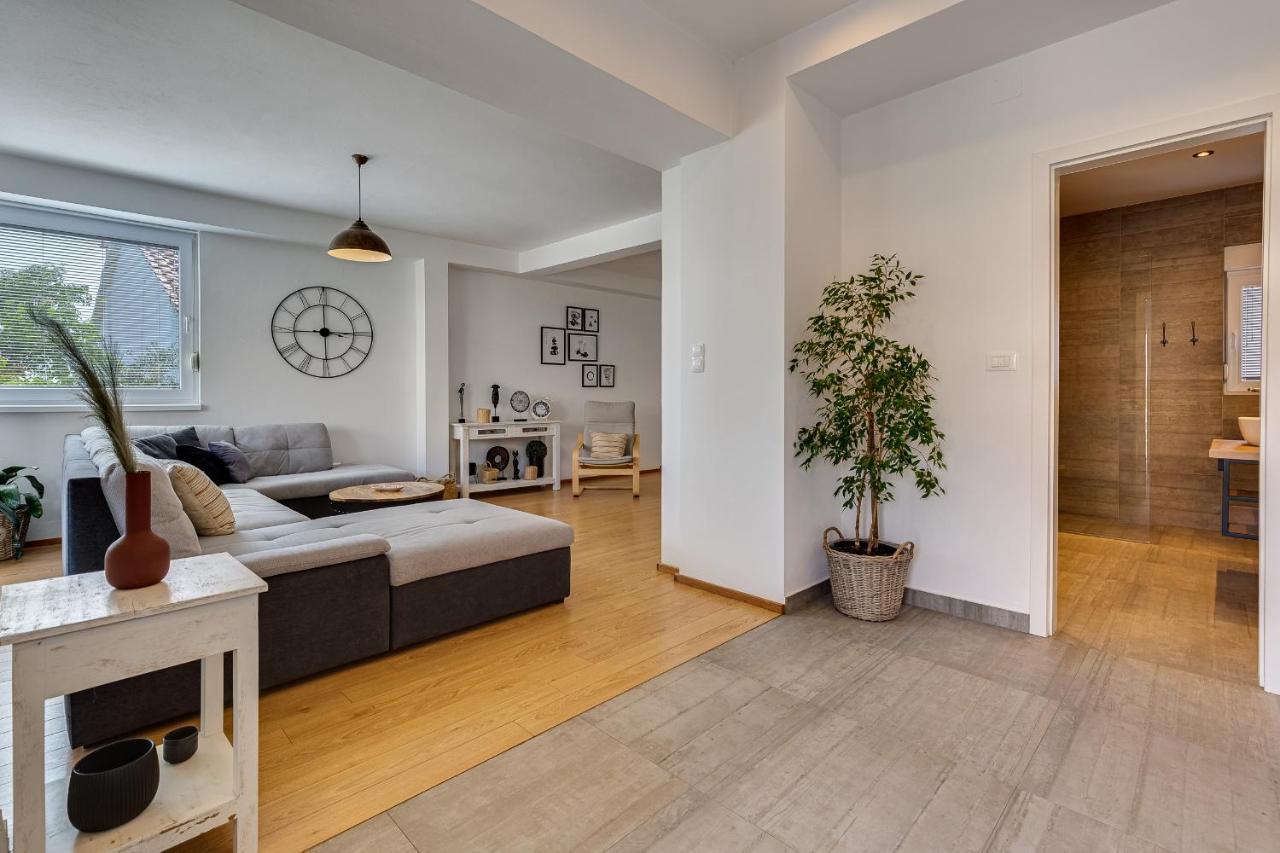 Apartments Juraj เพทรอซาเน ภายนอก รูปภาพ