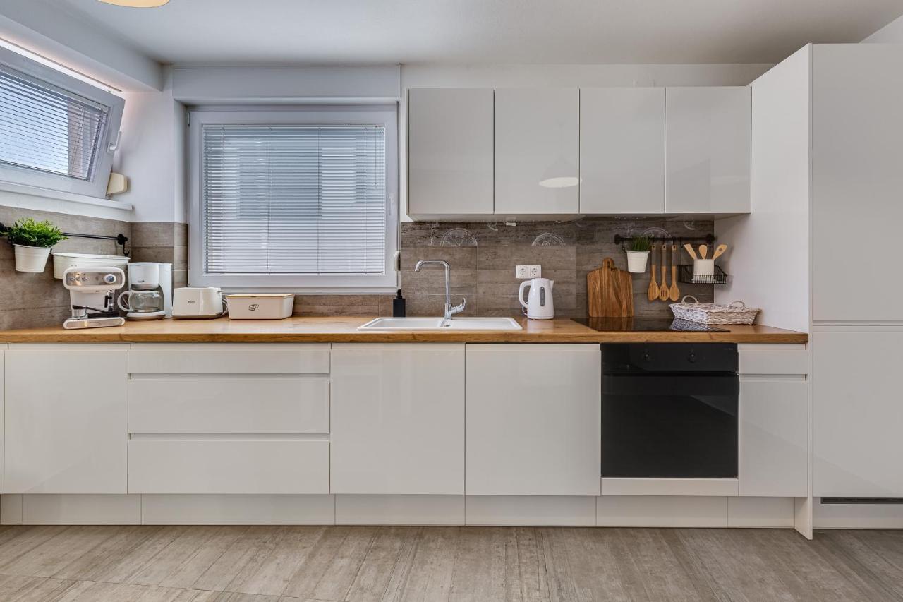 Apartments Juraj เพทรอซาเน ภายนอก รูปภาพ